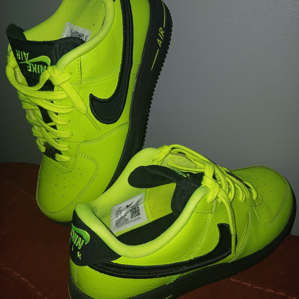 Nike Kids Neon Yellow and Black Sneakers